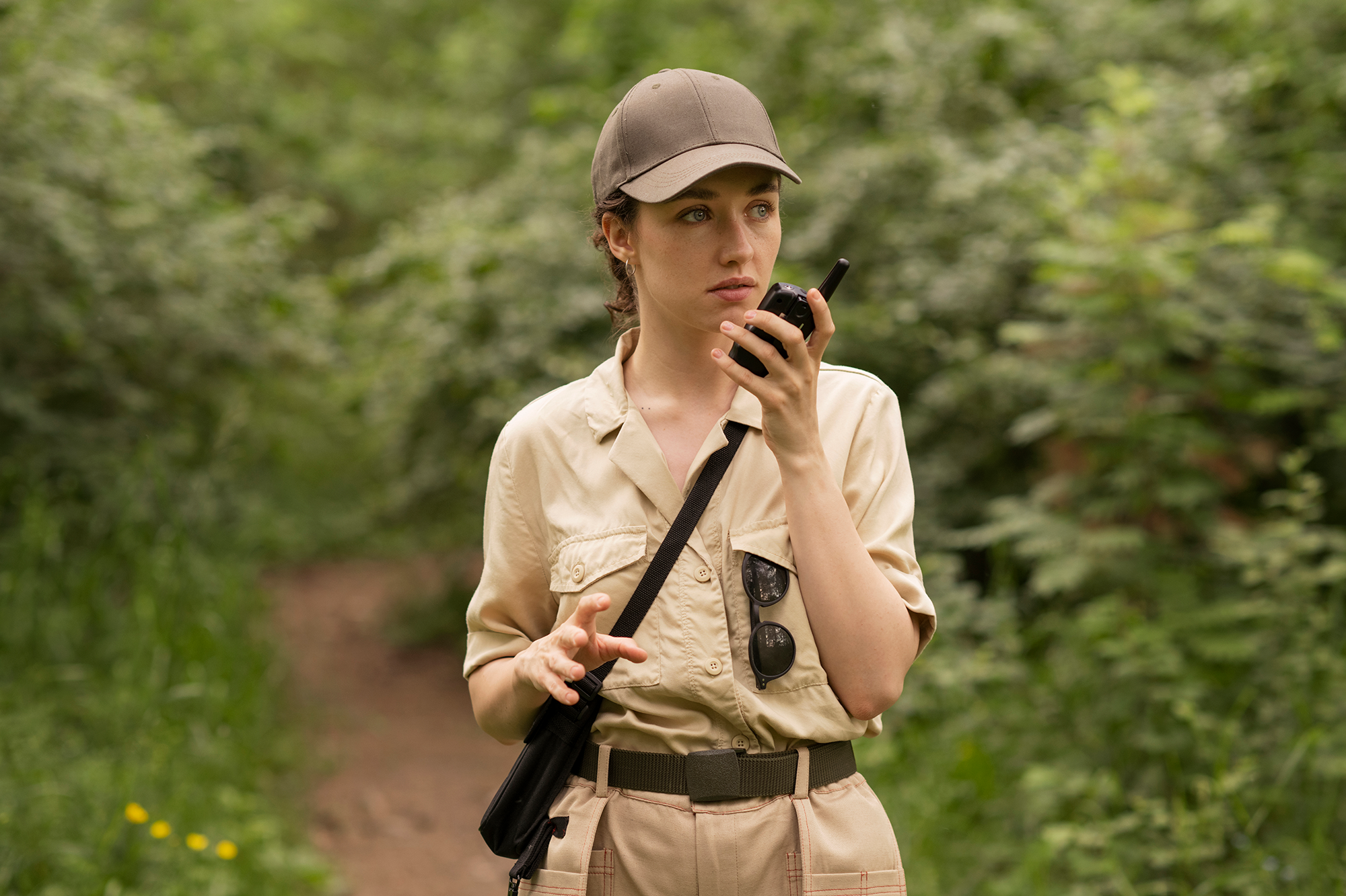 medium-shot-woman-using-walkie-talkie